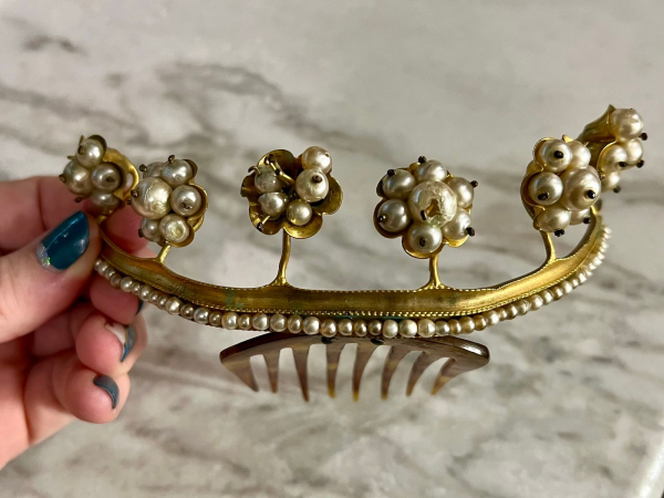 A photo of a gold and pearl tiara worn by Florence Pugh in Netflix's East of Eden.